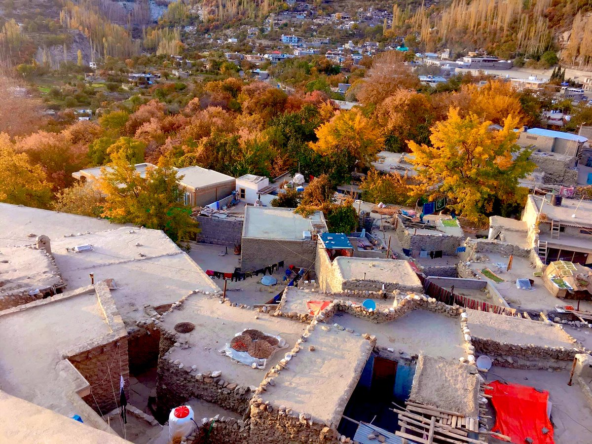 ever_golden's tweet photo. #gilgitPakistan #pakistan #NaturePhotograhpy #AutumnBeginning #autumn #autumnvibes 🍂 🍁 🍁🍁🍁🍁🍂🍂🍂🍂🍂🍂🍂 💗 https://t.co/F782i53edE