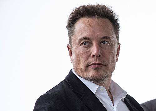 Tech-Milliardär Elon Musk will nach eigenen Worten Anwaltskosten von Nutzern übernehmen, wenn ihnen wegen Aktivitäten auf der #Twitter-Plattform Nachteile im Job entstanden sind. buff.ly/3KU8hmD