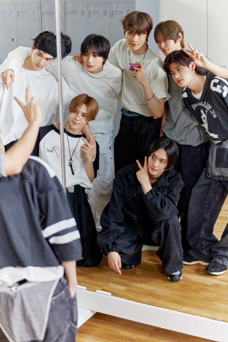 RIIZE_official's tweet photo. Training Days #1

【Get A Guitar - The 1st Single Album】
➫ 2023.09.04 6PM (KST)

💿Pre-save &amp; Pre-order
https://t.co/OdQ44v86Bq

#RIIZE #라이즈
#RISEandREALIZE
#GetAGuitar #RIIZE_GetAGuitar https://t.co/W9G0YSImXA