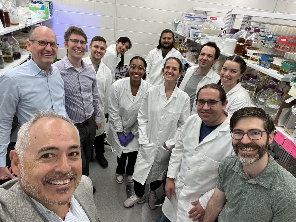 CabreraAngel's tweet image. Provost @McLaughlin_GT and I had a blast this morning with Profs @wc_ratcliff @YunkerLab + their students, who are answering truly fascinating questions about how multicellular life came to be, how a clump of individual cells can form an organism. Blown away by their work!