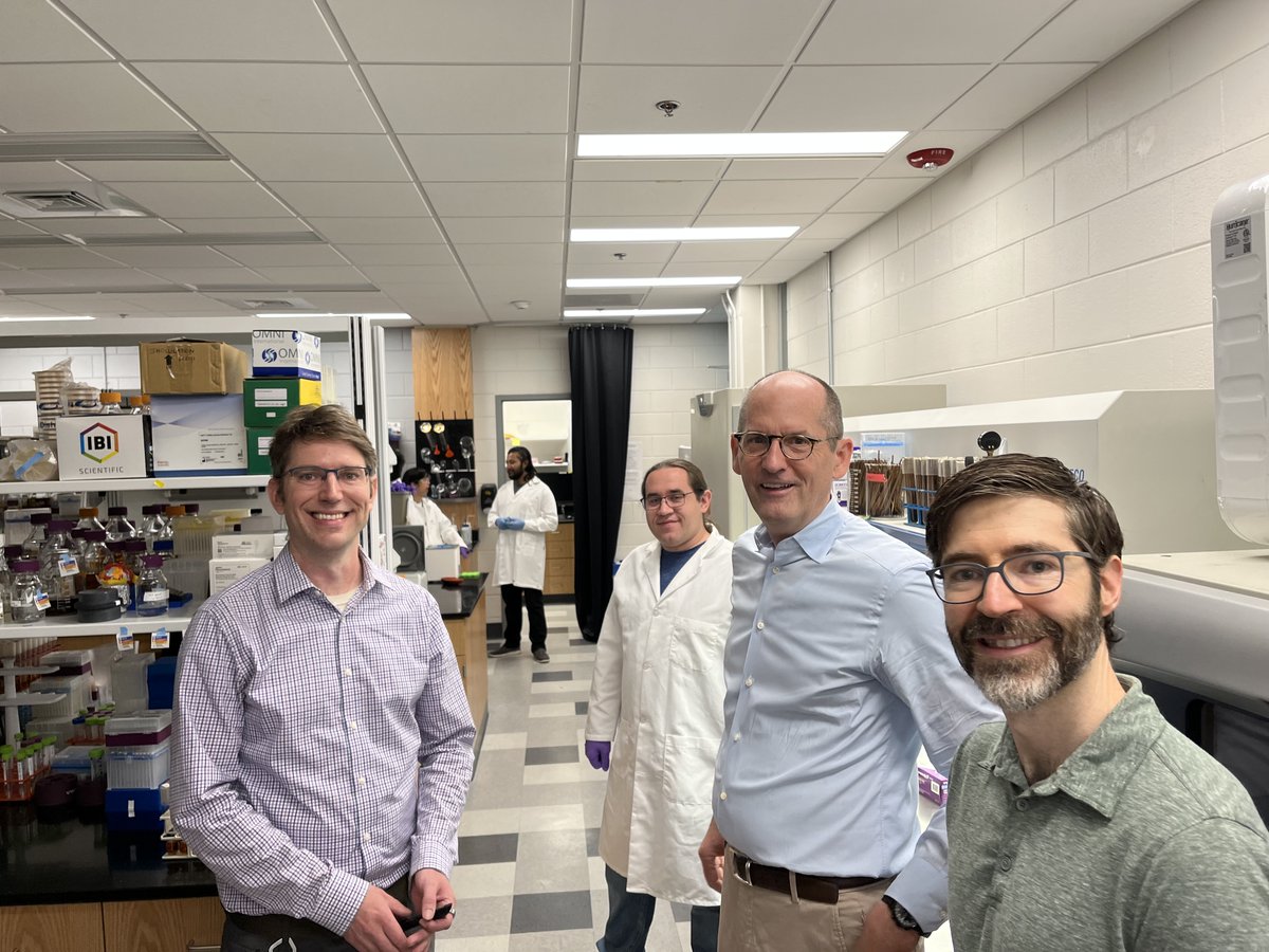 CabreraAngel's tweet image. Provost @McLaughlin_GT and I had a blast this morning with Profs @wc_ratcliff @YunkerLab + their students, who are answering truly fascinating questions about how multicellular life came to be, how a clump of individual cells can form an organism. Blown away by their work!