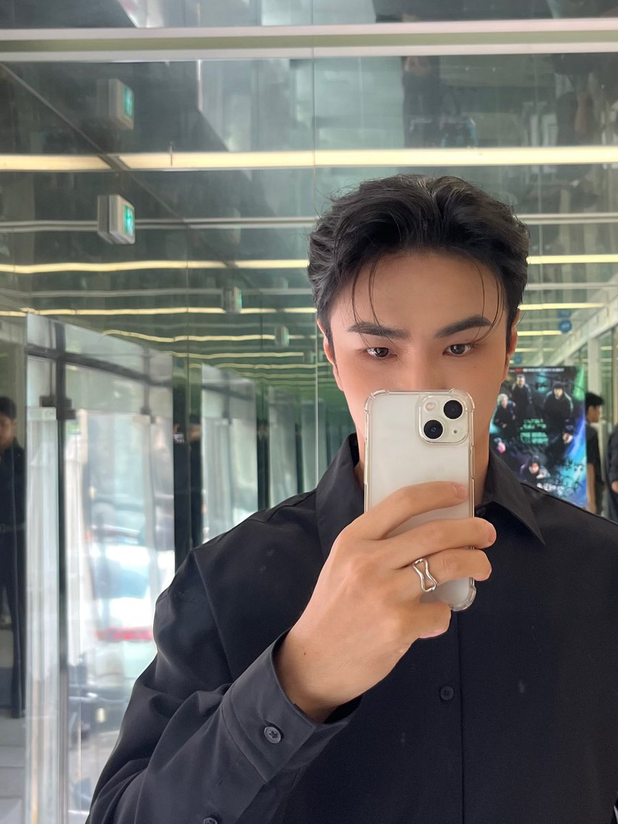 VannerOfficial's tweet photo. [#태환]

삐삐들 좋은 하루 보냈어요?🤭
태풍 조심하도록 해요 우리!
오늘 하루도 고생했어요🤍

#VANNER #배너 #TAEHWAN https://t.co/2yw80Dn35u