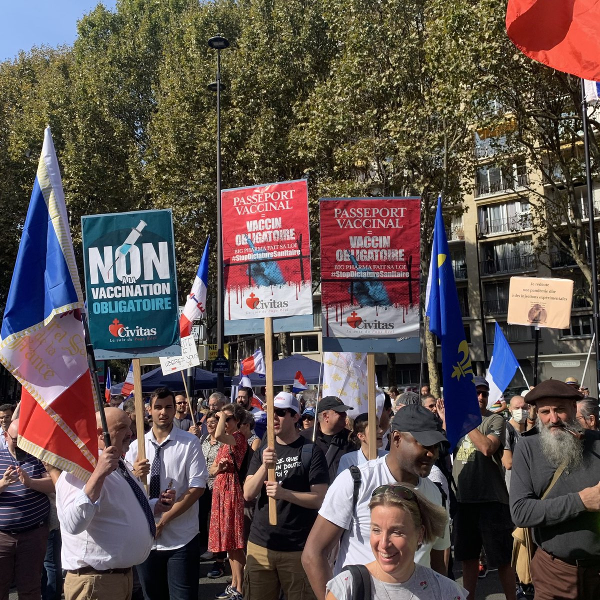 mg12gm's tweet photo. @Cassandre_57 @f_philippot @_LesPatriotes @f_philippot
#Civitas a été très engagé à vos côtés pour dénoncer la #DictatureSanitaire lors des manifestations Parisiennes.
Pourquoi restez-vous silencieux alors qu’un simple mot de soutien envers les Catholiques, en cette période difficile, serait le bienvenue ? https://t.co/vUxuW1ufey