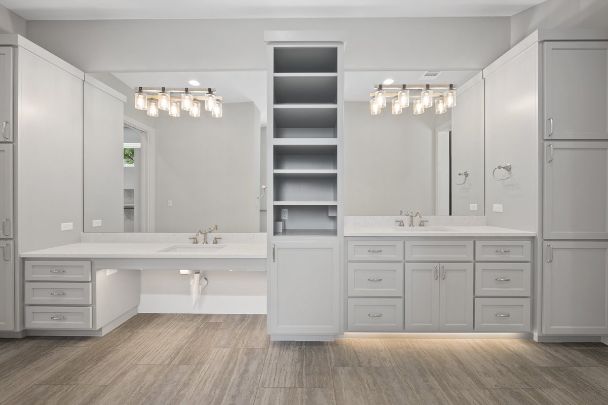 SterlingHomes's tweet photo. That 6am wake up call looks a little better when THIS is the bathroom you're getting ready in😍 https://t.co/hAyR5EDFtd