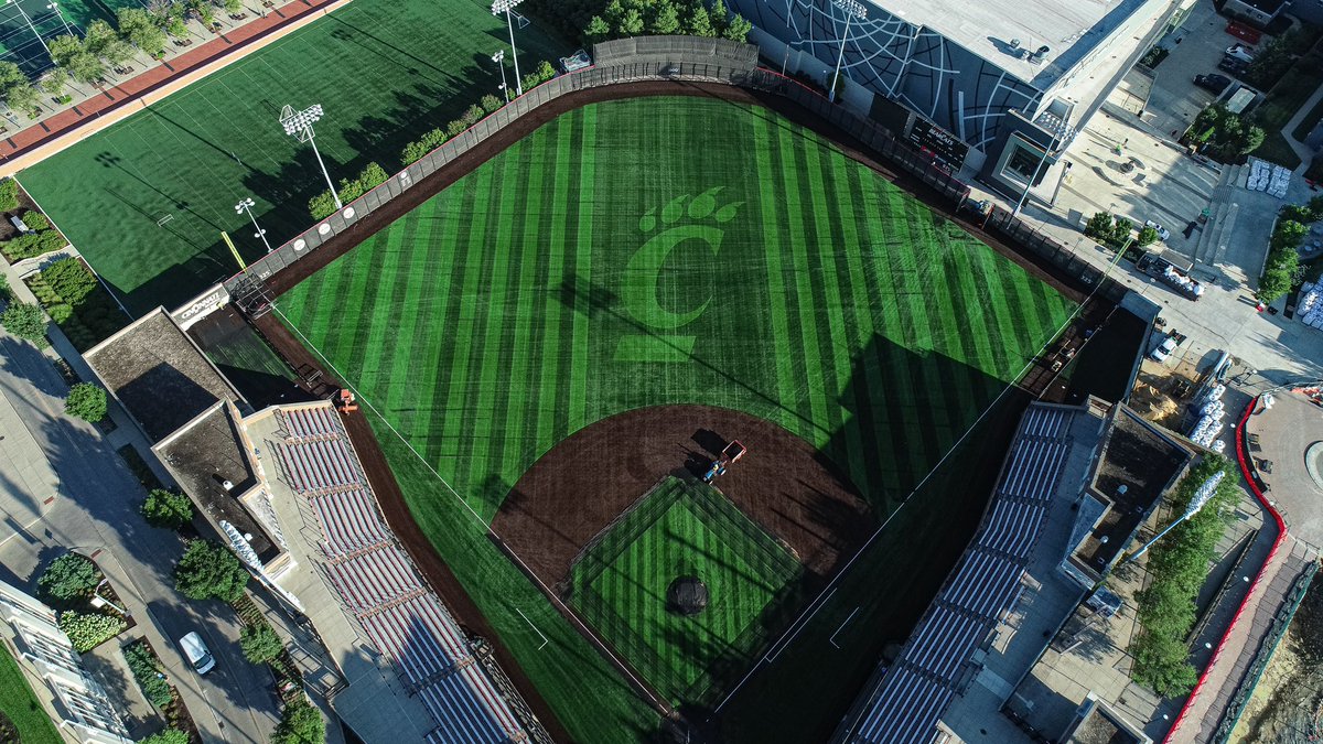 GoBearcatsBASE's tweet photo. 𝐇𝐨𝐦𝐞 𝐫𝐞𝐧𝐨𝐯𝐚𝐭𝐢𝐨𝐧𝐬 🏟️

#Bearcats https://t.co/sPLxpAA1Zi