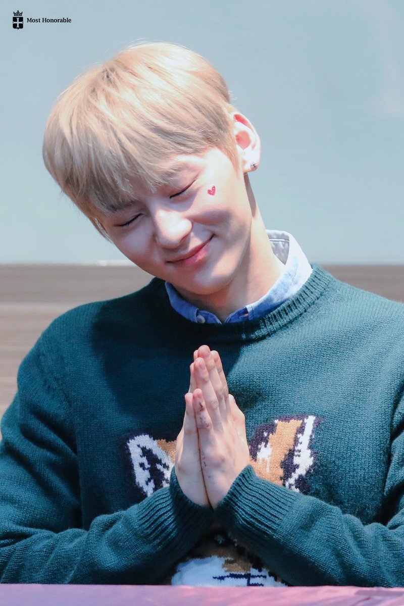 hmh0809's tweet photo. 생일 5분 남았다
오늘하루 잔뜩 감사하고 행복했기를!

#HAPPY_MINHYUN_DAY
#황도의전부민현아_생일축하해
#Happy_Hwangdoboss_Day https://t.co/XY3O4dNLcj