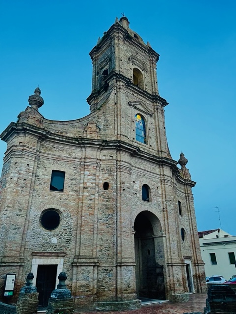 jglionna's tweet photo. He arrived in Italy from India without knowing a word of the language. A year later, he took a summer-long assignment in a small town far off the beaten track. The way the locals have celebrated him is nothing less than remarkable. https://t.co/9OaJXGYlLk https://t.co/3HtVF8p4S2