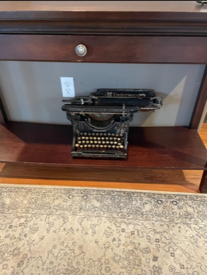 LacerdaTeam's tweet image. I love when I find cool stuff while working in the real estate industry. 

#oldschool #typewritter #coolfinds #realestate #realtor #realestateagent #njrealtor #njrealestate