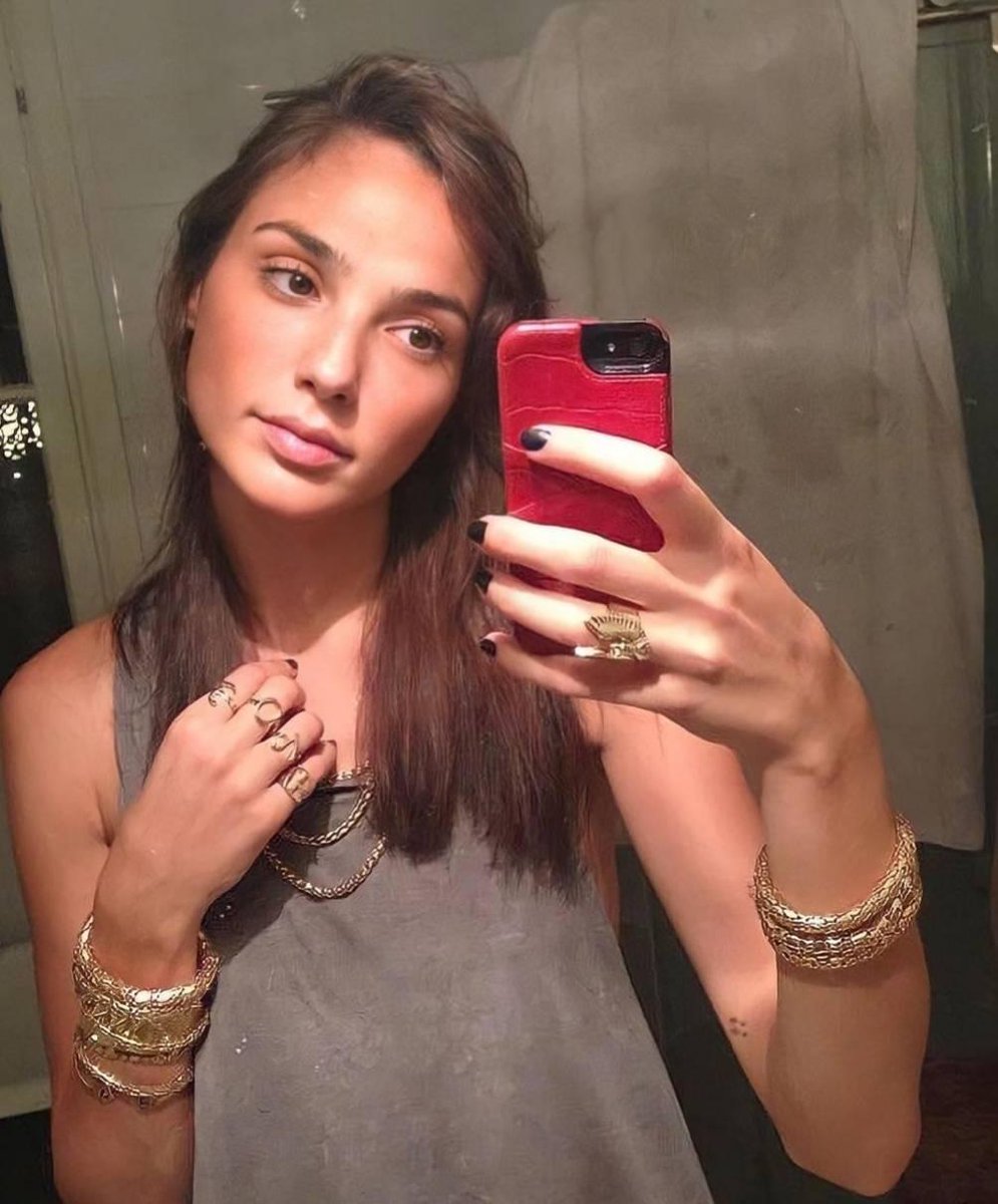 ExecutorRomano's tweet image. She's just taking a picture to remind herself of this kill. 

It was a good one.