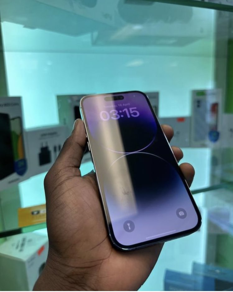 natudksn's tweet image. With the amount of unoriginal iPhones in Zambia. Many worry if they are buying original iPhones.

Regardless of it being a second hand or first hand you’d be at peace knowing it came from Apple directly either way.

Here’s a thread on how you can easily spot a refurbished iPhone