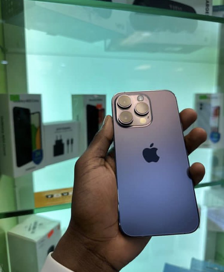 natudksn's tweet image. With the amount of unoriginal iPhones in Zambia. Many worry if they are buying original iPhones.

Regardless of it being a second hand or first hand you’d be at peace knowing it came from Apple directly either way.

Here’s a thread on how you can easily spot a refurbished iPhone