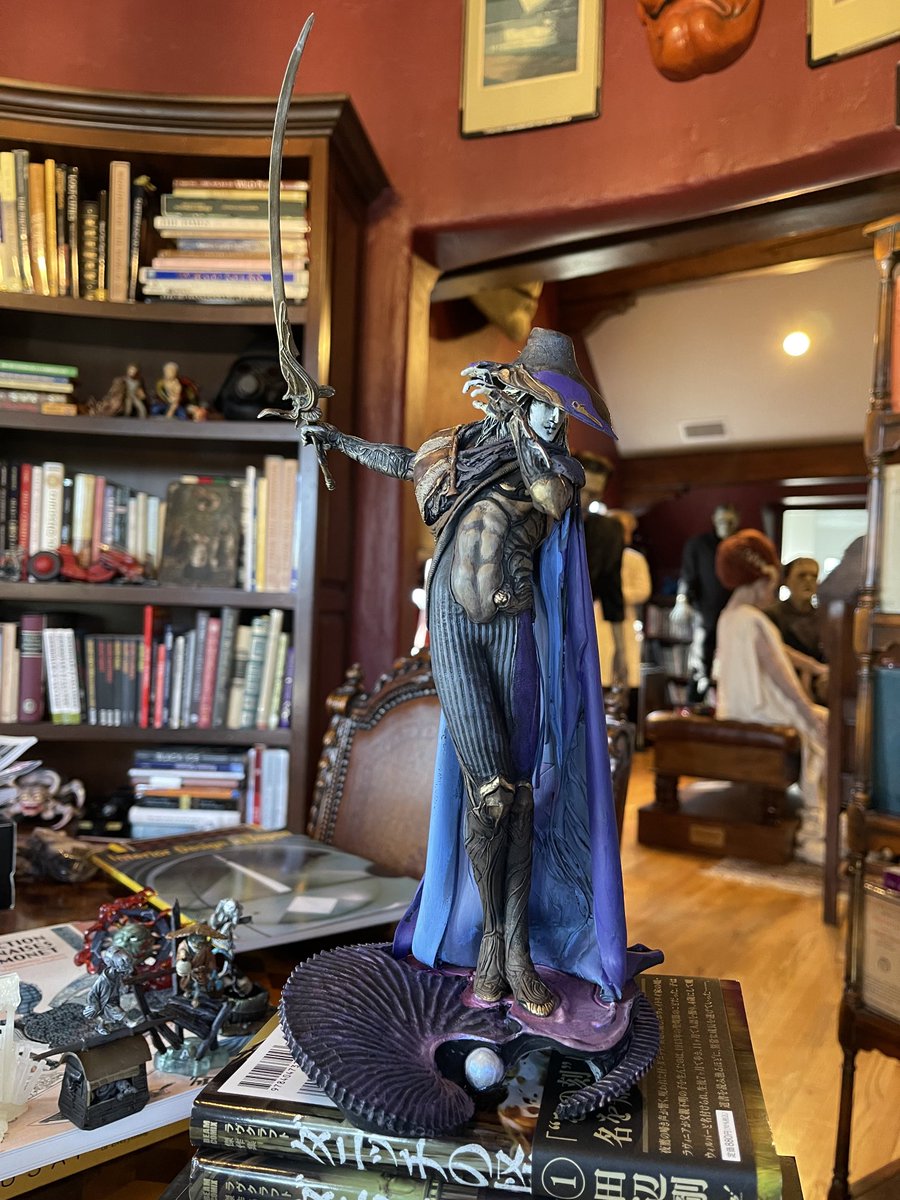 RealGDT's tweet image. Vampire Hunter D getting his place at the Manga Room