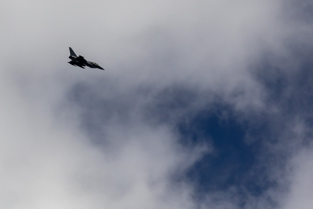 BG_Poland_eFP's tweet image. For the next three weeks 🇺🇸🇬🇧🇵🇱🇳🇱🇧🇪🇨🇦🇪🇸🇫🇷🇩🇪🇳🇴🇮🇹🇨🇿 partner up on a #multinational cross border #airexercise, calling in #fire and showcasing #nato #strike capabilities and our seemless #collaboration and #cooperation #wearenato #strongertogether #jtac 📸Sgt Soliday