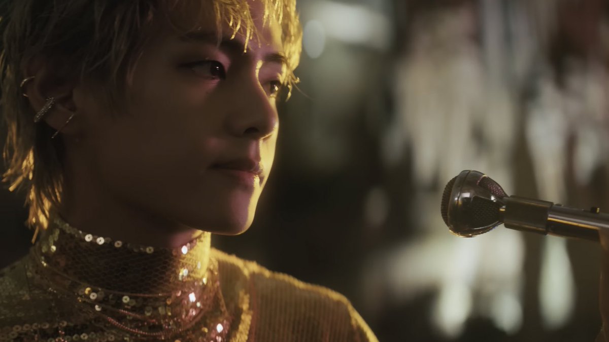PopBase's tweet photo. BTS' V in the music video to ‘Love Me Again.’ https://t.co/114WAbyV6g