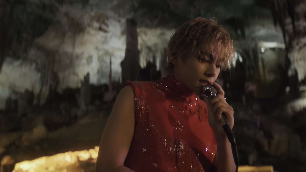 PopBase's tweet photo. BTS' V has released the music video to his pre-release ‘Love Me Again.’

Watch: https://t.co/1EXFX0LImE https://t.co/M0jnapSFFv