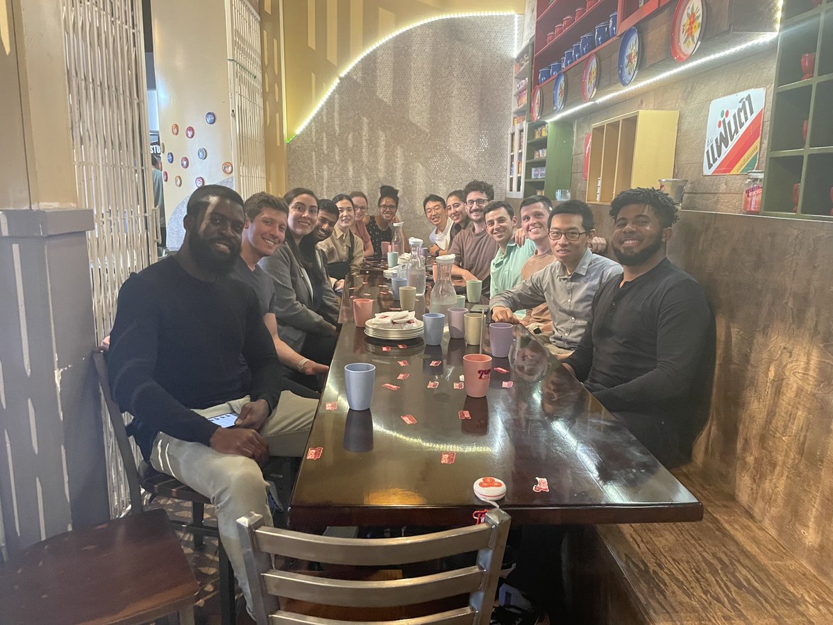 Why do TY internship + #radres with us? The bonding starts early & continues: Current interns enjoying dinner with R1s who were in their place last year. Strong #radiology fam! great pix by @jaiwjung. @joyrosajackson @RyanBPetersonMD @medmanny #futureradres