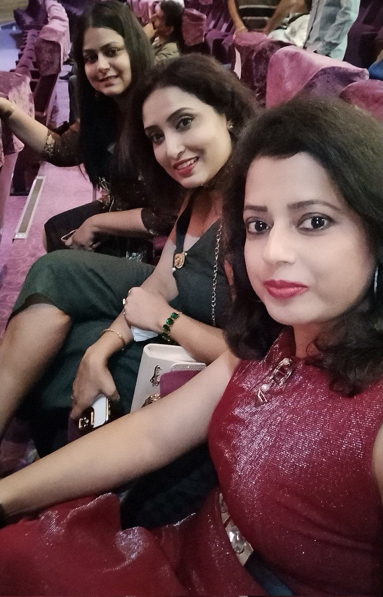 CelebrityTadka2's tweet photo. Bollywood award show,#actress #Mumbai #bollywoodactress #muvie #serial #Webseries #addfilms #videoalbums #serise #funny #comedy #entertainment #celebrity #bollywood #Director #cinematography https://t.co/BSAclcVAMF