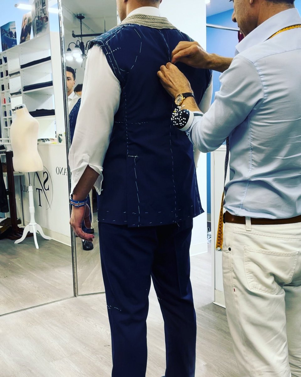 An ill-fitting beautiful garment doesn’t make anyone look good. Go for bespoke suit. @silvanonewyork #unitednationsnyc #silvanotailoring #bespoke #mensuit #tailoredmade #tailored #tailoring #suitandtie #gentlemen #classymen #luxurymenwear #tailoredsuit #handmadesuit #madeinitaly