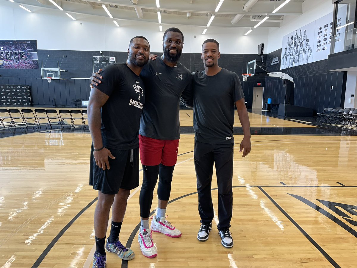 PCFriarsmbb's tweet photo. It’s Wednesday and you never know who you will see in Friartown! Our guys - Friar great @benbentil and @YHawkins4 #mindset #gofriars https://t.co/EOnRP5TNwx