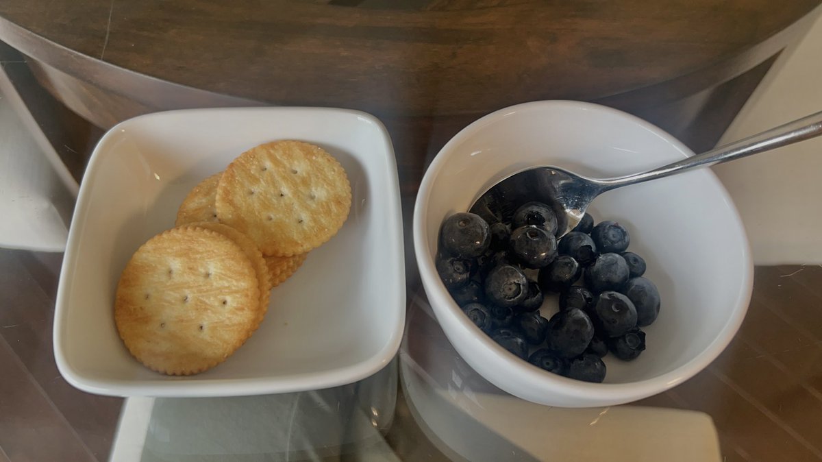soybemi's tweet photo. breakfast 🧘‍♀️🪼 https://t.co/xIyHzzRMDo
