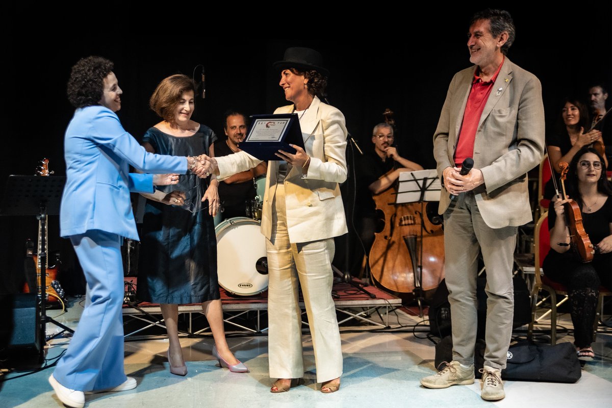 #WomensBrainProject CEO and Co-Founder Dr <a href="/ChadhaAnt/">antonella santuccione chadha</a> has received the 2023 #DeanMartinInternationalPrize in Abruzzo, Italy.

Dean Martin once said, “In a tuxedo, I'm a star. In regular clothes, I'm a nobody.”

1/3
#DeanMartin #DeanMartinInternationalPrize2023