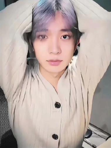 beombiebear's tweet image. same vibe