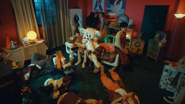 backsdoor's tweet photo. this is definitely stray kids’ craziest music video to date 😭 https://t.co/MLsluJoRTM