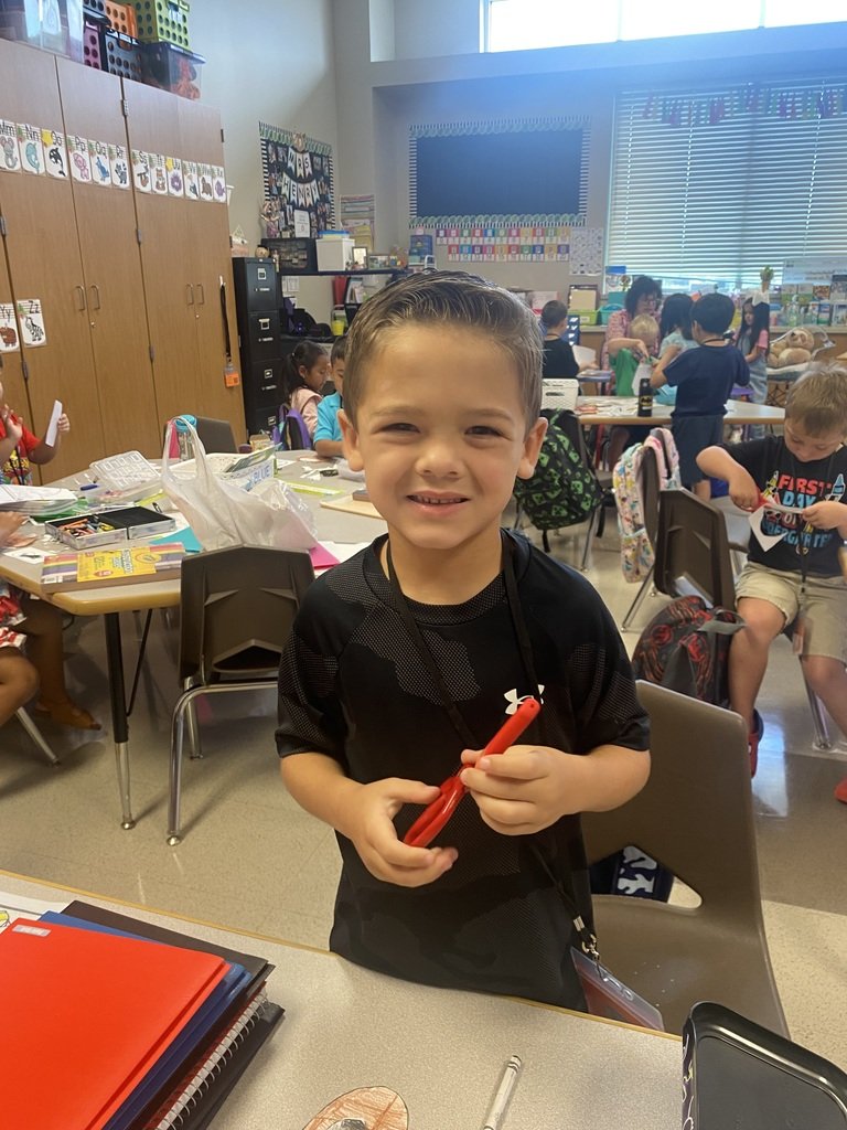MarkTwainAISD's tweet photo. Mark Twain Pre K and Kinder students are all smiles today! #MTtigers, #firstdayofschool, #Alvinisd https://t.co/z8tcnxcM5G