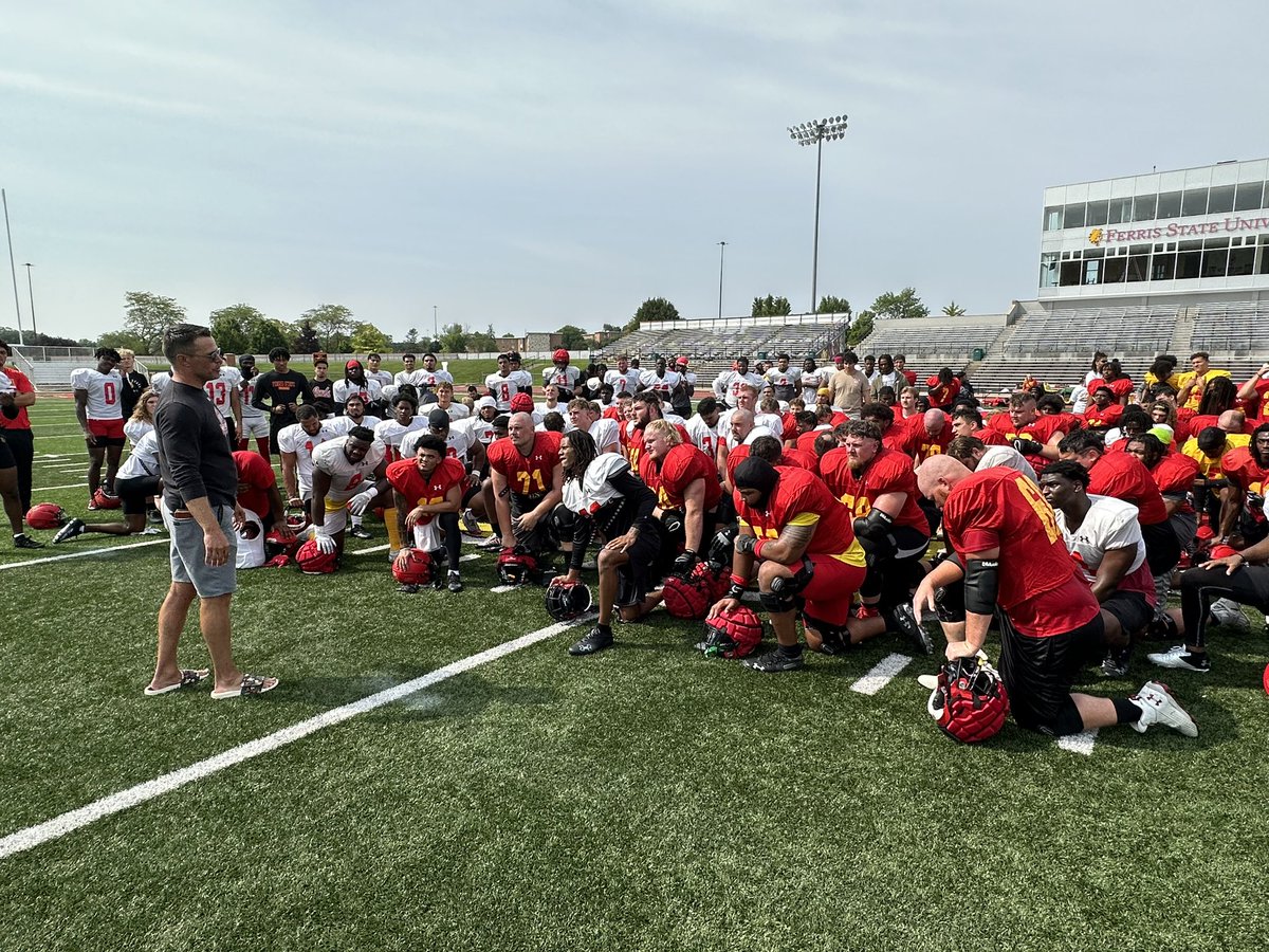 FerrisFootball's tweet photo. Bulldog alum &amp; longtime supporter Jeff Carmody talks with the team at the end of practice today! https://t.co/BuzMBiNglh