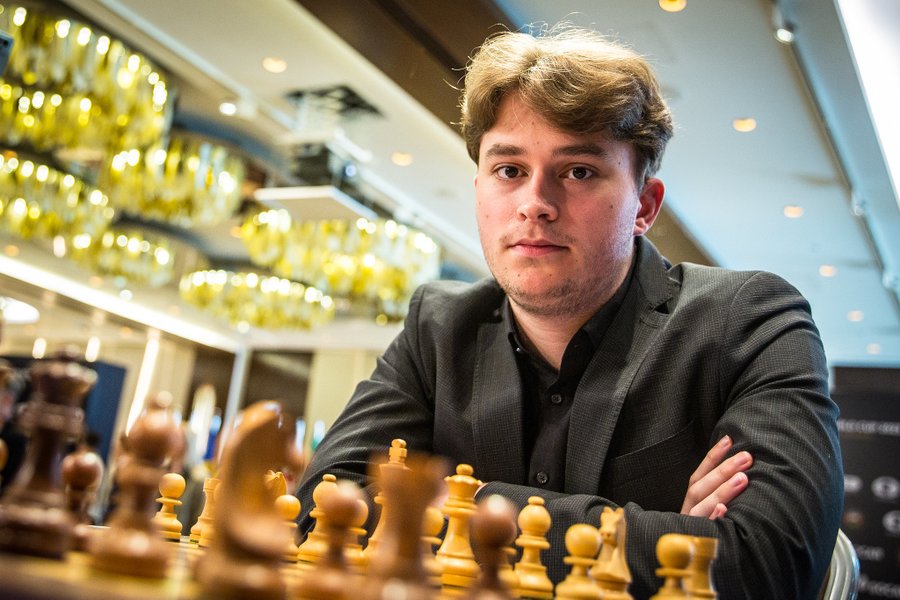 2700chess on X: 18 y/o 🇩🇪 Keymer (2720.4 +19.4) beats Carlsen in Round  4.1 #FIDEWorldCup and moves to World#24 on the live rating list with TPR of  3050 (!)  Photo: Anna