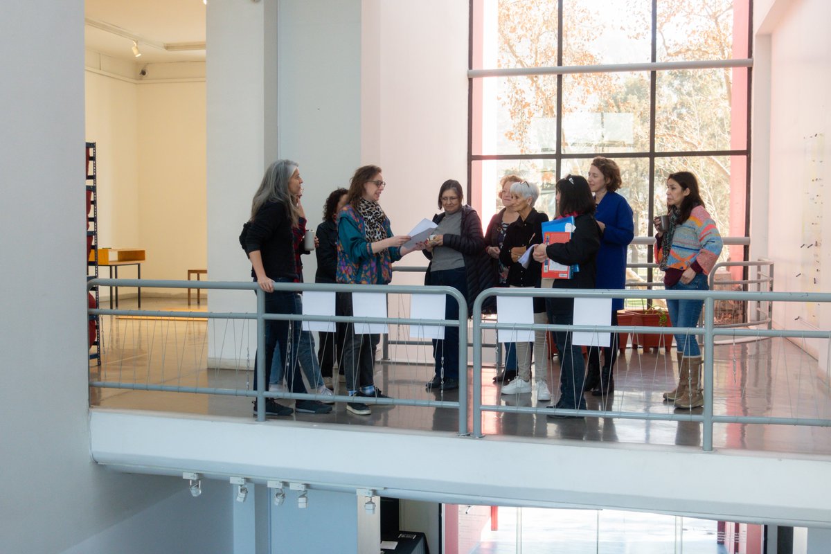 CCESantiago's tweet photo. Nuestro equipo visitó la #ResidenciaLuna para conocer detalles de la futura exposición del @ccesantiago, inspirada en Revista LUNA, publicación elaborada por un grupo de exiliados españoles en la Embajada de Chile en Madrid, entre noviembre de 1939 y junio de 1940 📚🌙 https://t.co/D30gC79Vub