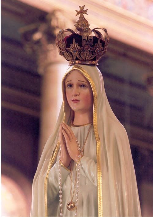 No me sueltes nunca Madre Mía♥️
Hoy más que nunca necesito que 
Llenes mi corazón de sabiduría, 
Paciencia y mucha FE; Yo quiero 
Ir siempre de tu mano..