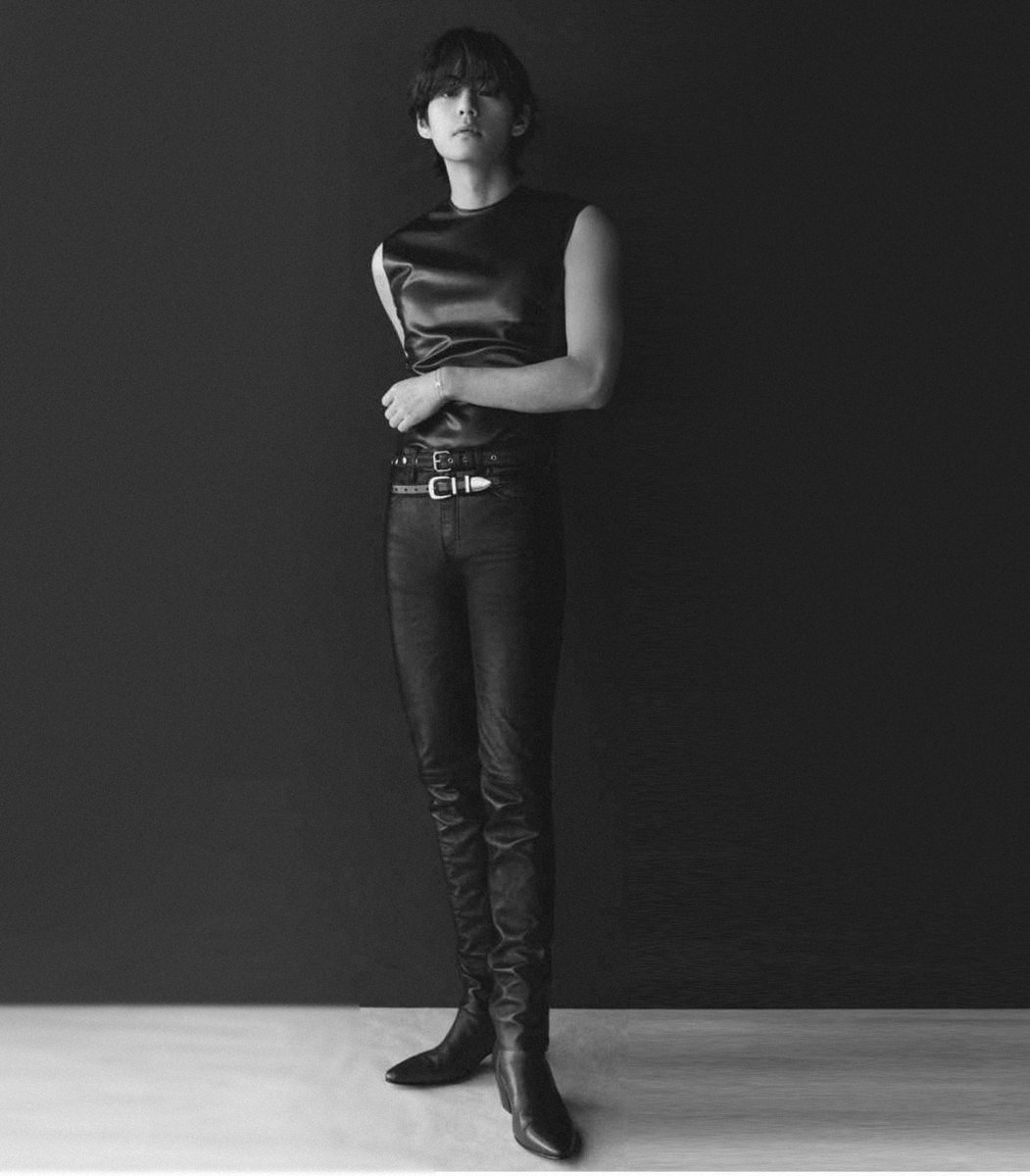 smol_kia's tweet photo. Kim Taehyung https://t.co/8Z6mpWGqCZ