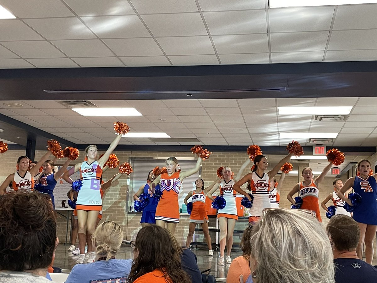 Best way to start a fabulous new year!  <a href="/Jill_Ross/">Jill Ross</a> <a href="/The_CHS_Bobcats/">CentralHSBobcats</a> Sic em, Cats!! <a href="/SanAngeloISD/">San Angelo ISD</a> #differencemakers