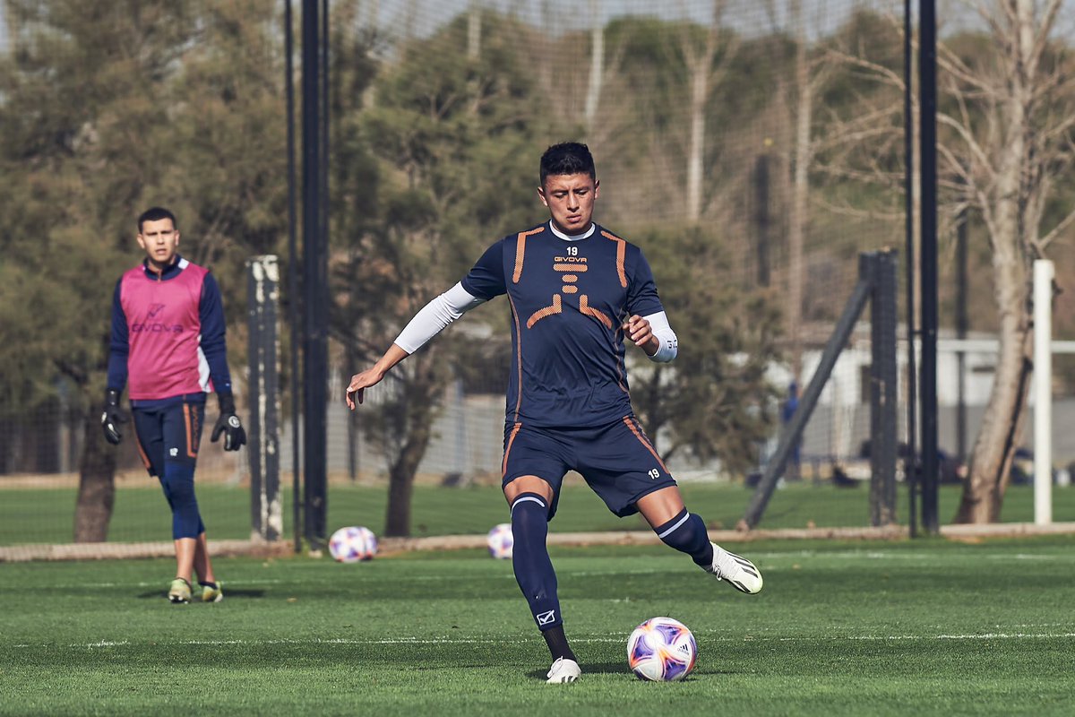 ⚽️ Práctica de fútbol en el CARD: Victorias ante Peñarol

🦾 En la continuidad con los trabajos de pretemporada, Talleres entrenó esta mañana en el CARD realizando dos encuentros amistosos ante Peñarol. 

📊 El primero fue victoria por 2 a 0, mientras que el segundo compromiso