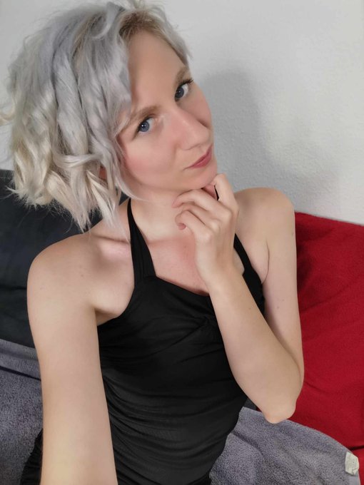 2&egrave;me live du jour, on sort la deuxi&egrave;me cam&eacute;ra comme &ccedil;a vous pouvez garder un oeil sur ma t&ecirc;te pendant<a href="/tag/adventcalendar"class="tags"><span>#adventcalendar</span></a><a href="/tag/adventcalendar2022"class="tags"><span>#adventcalendar2022</span></a>