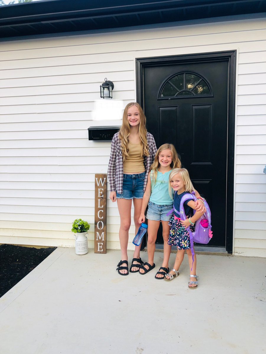 MrsD_BHMSD's tweet photo. These pretty girls are off to 8th grade, 3rd grade, and preschool. Praying for a great year for them #Back2BHMSD https://t.co/1XqVTp9Jyo