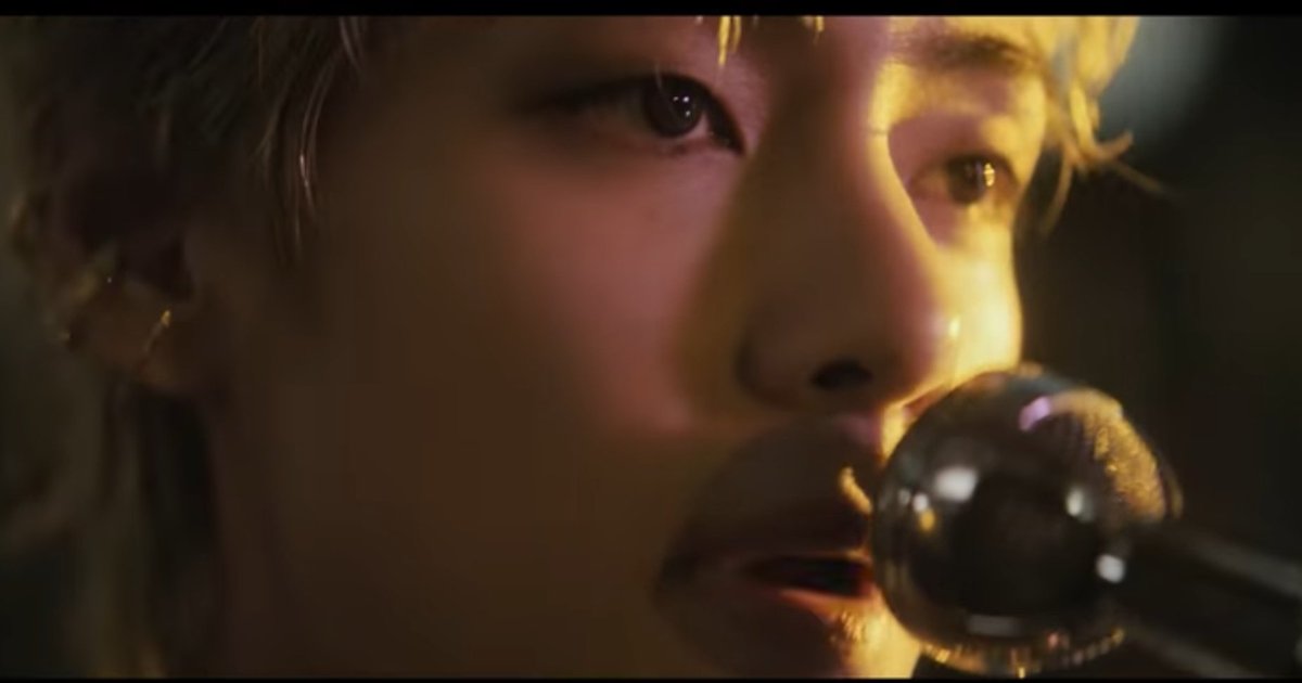WORLDMUSICAWARD's tweet photo. #BTS's #V has released his magic music video to his highly anticipated pre-release song #LoveMeAgain...👏🎥💥🌎✨🔥👑💜
Watch here: https://t.co/RFSvNNTj3b https://t.co/DxcOQpf79C