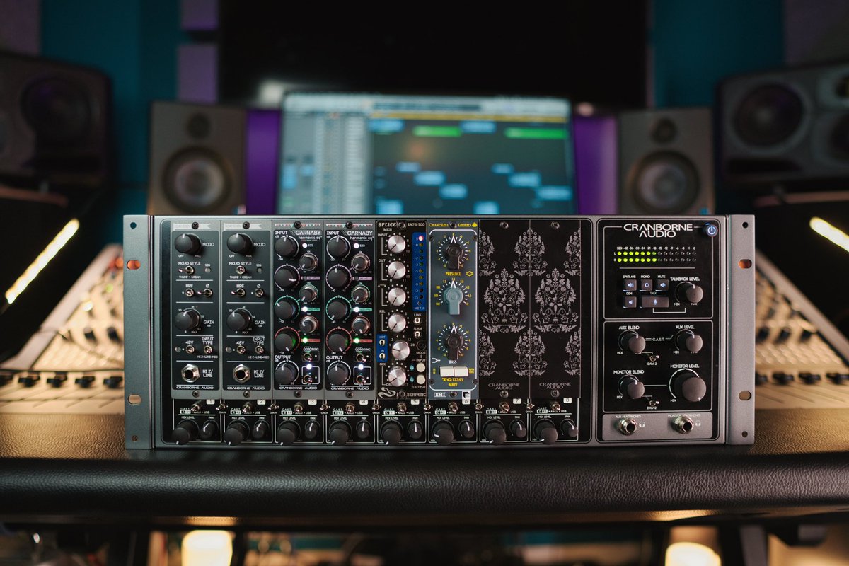 We never quite know where we’ll find ourselves setting up to record, whether it’s a lush studio, or an improvised space, 500R8 is a great way to bring your hybrid setup to any session. Incredible audio, wherever you record! . 📷 1 @musicinthecabin 📷 2 @boujitsu.music