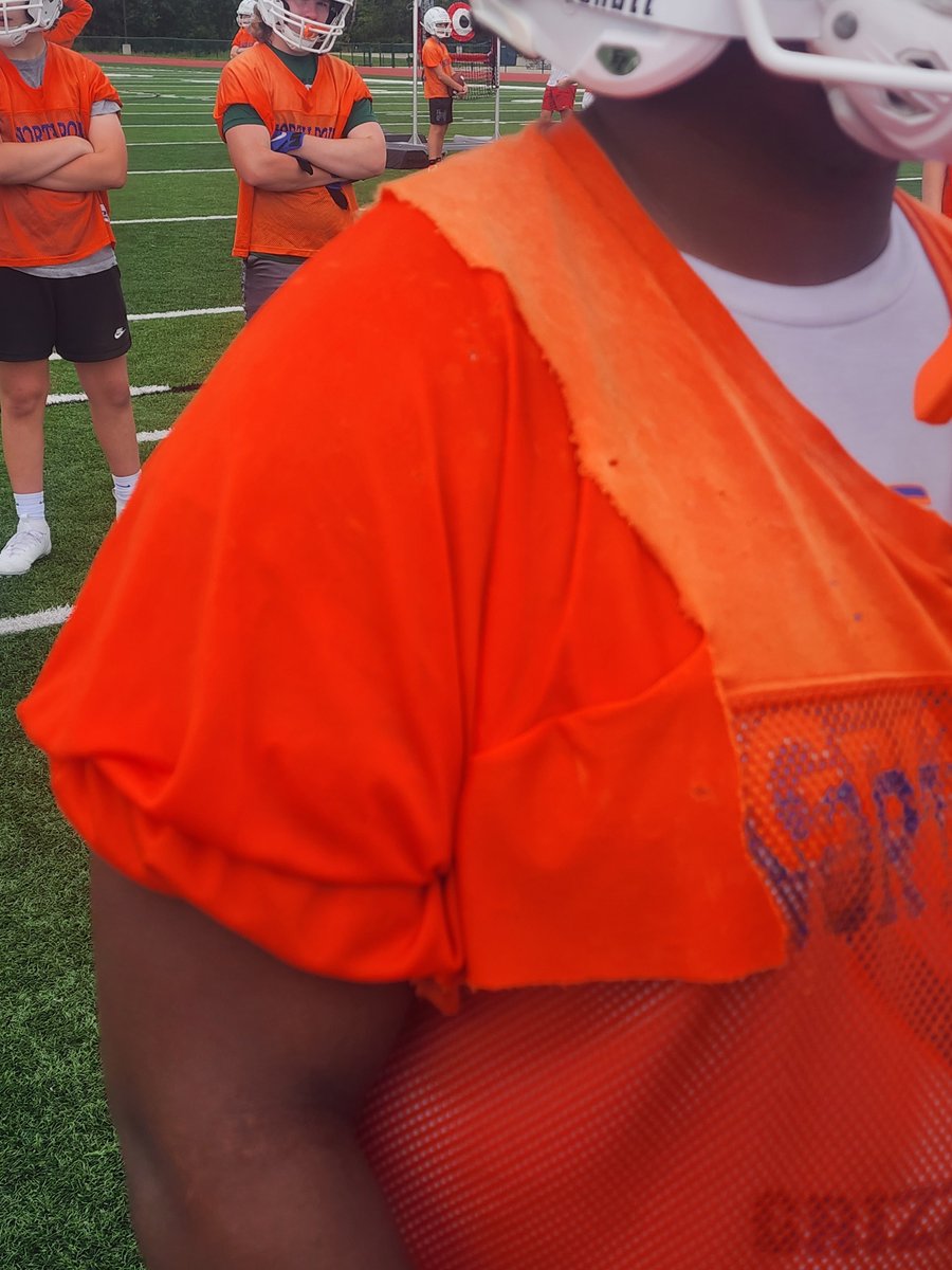 RunCoachTripp's tweet photo. Lineman practice jerseys need to be made from a different material. #hogchat #linemanproblems https://t.co/kZgI4Rfkff