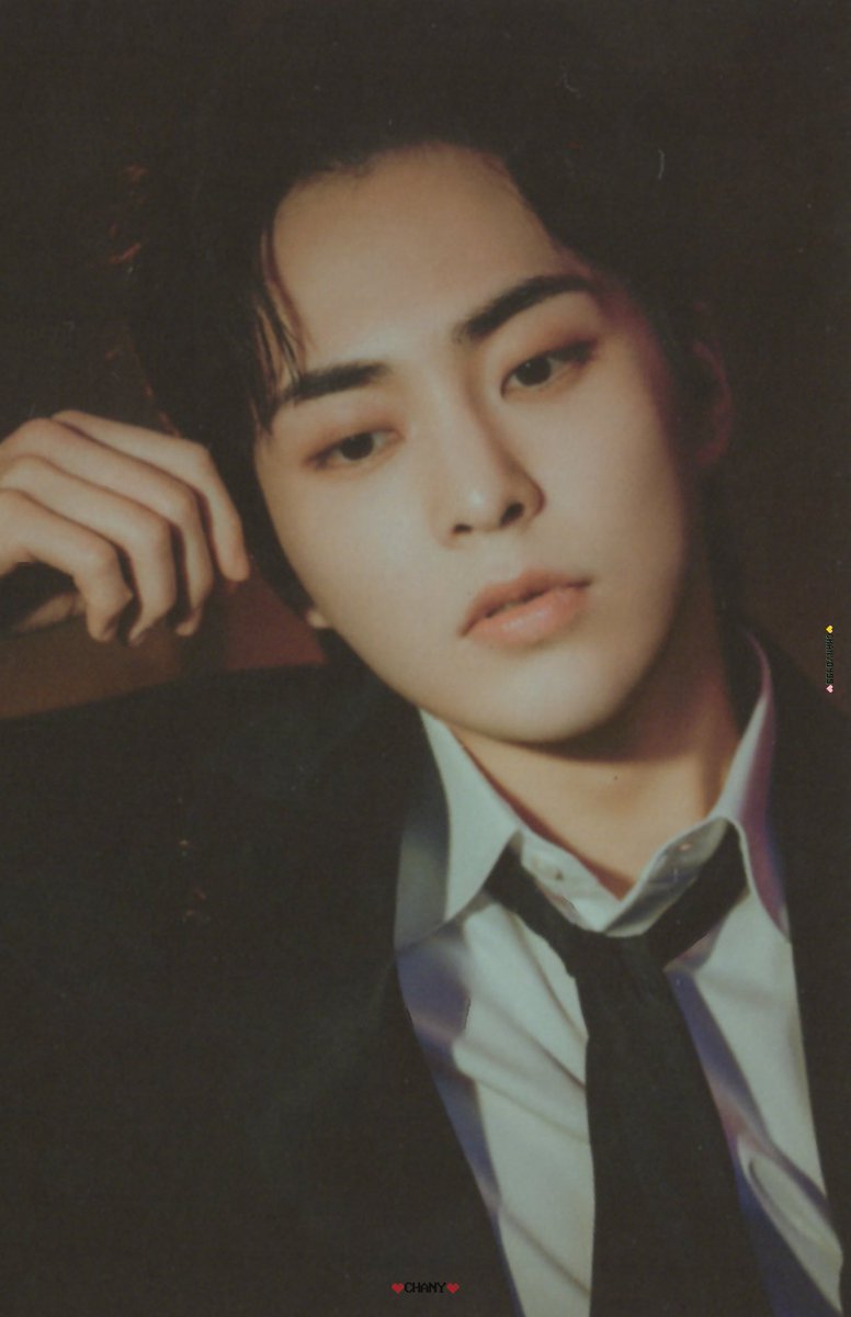 Xiumin’s face card holy shit