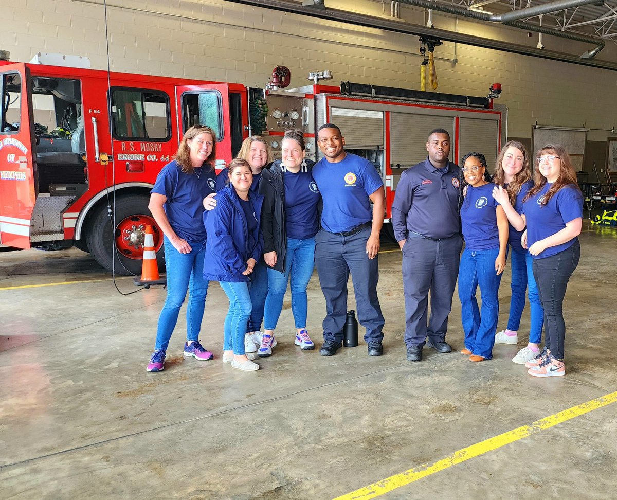 FogelmanProp's tweet photo. Another AOK makes our day! Our awesome Shared Services team did double duty, writing appreciation notes to coworkers and taking treats to a few fire stations around Memphis. We love seeing our Fogelman Fam embody our 60 Acts of Kindness campaign!
#Fogelman60th #60AOK https://t.co/jKvRSrqOC2