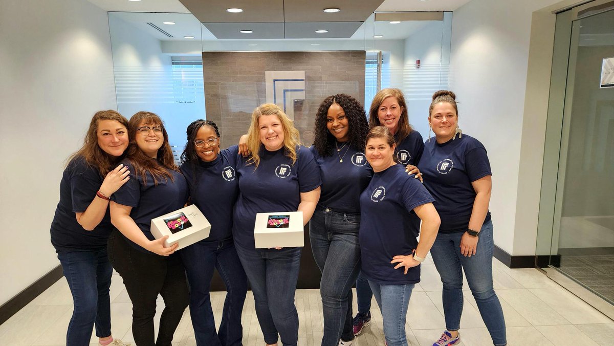 Another AOK makes our day! Our awesome Shared Services team did double duty, writing appreciation notes to coworkers and taking treats to a few fire stations around Memphis. We love seeing our Fogelman Fam embody our 60 Acts of Kindness campaign!
#Fogelman60th #60AOK