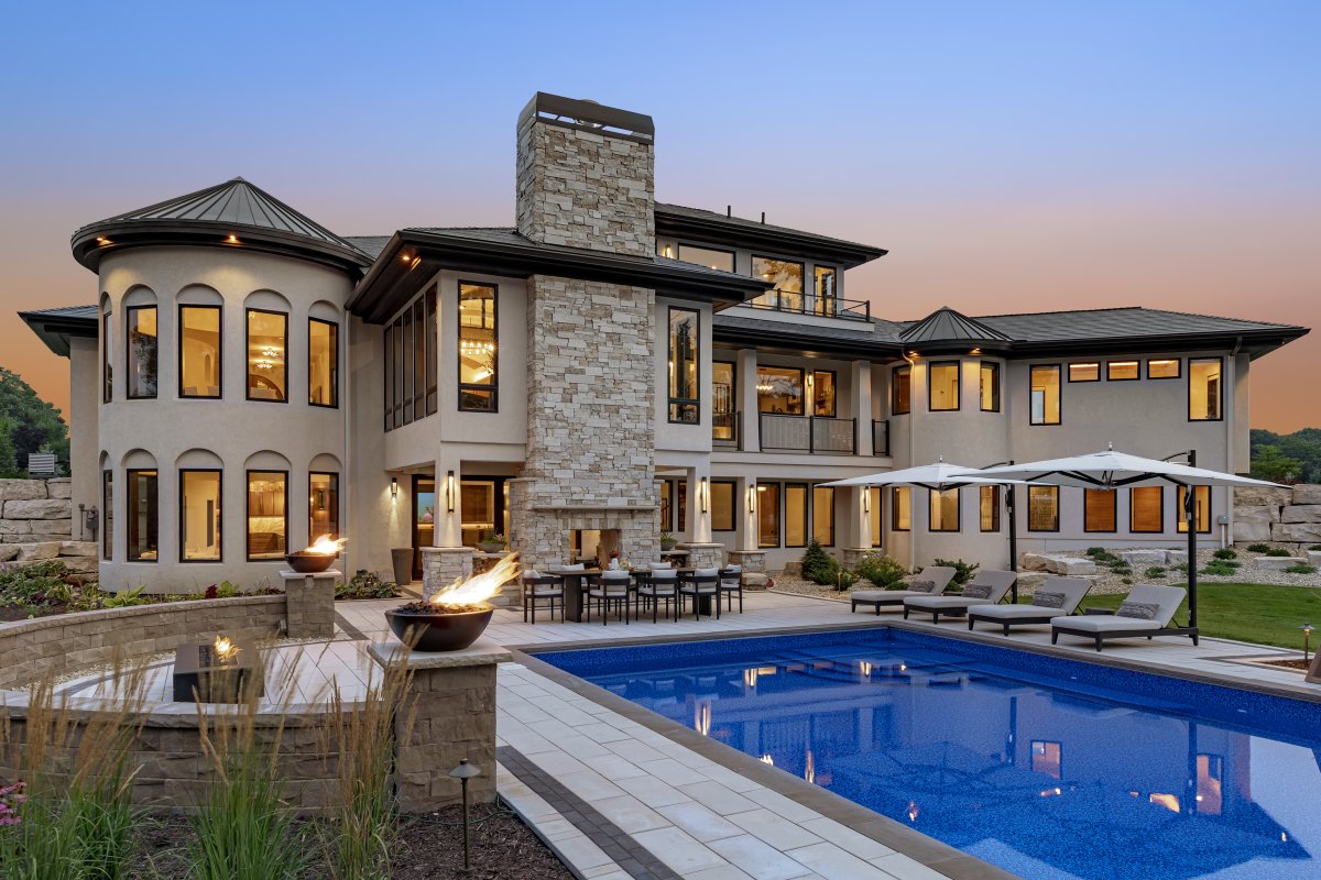 Knutllc's tweet image. 🏘️  Step into a world of luxury architecture! Hartman Homes' brand-new site is powered by KNVEY. Read more here: zurl.co/QQXJ 

#ArchitecturalSplendor #MeticulousDesign #TimelessElegance #ExtraordinaryLiving #HartmanHomes #DreamHome #LuxuryHomes #Craftsmanship