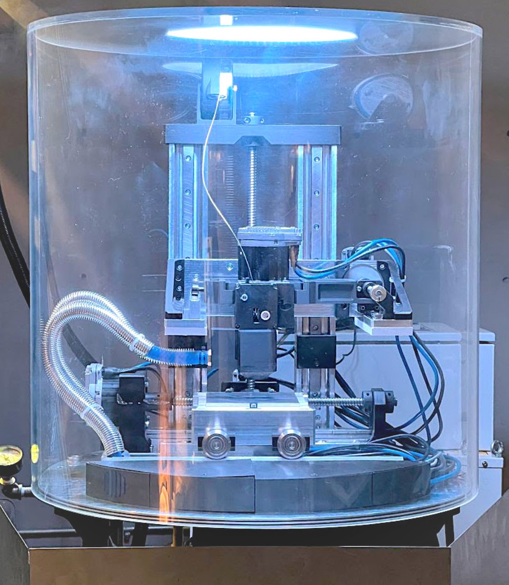 1517fund's tweet image. 1517 companies don&apos;t just make great products; they also make high-technological kinetic art.

@divalbanerjee, @BaliAnirudh &amp;amp; @liese_max&apos;s metal 3D printer for their startup @vuecason.