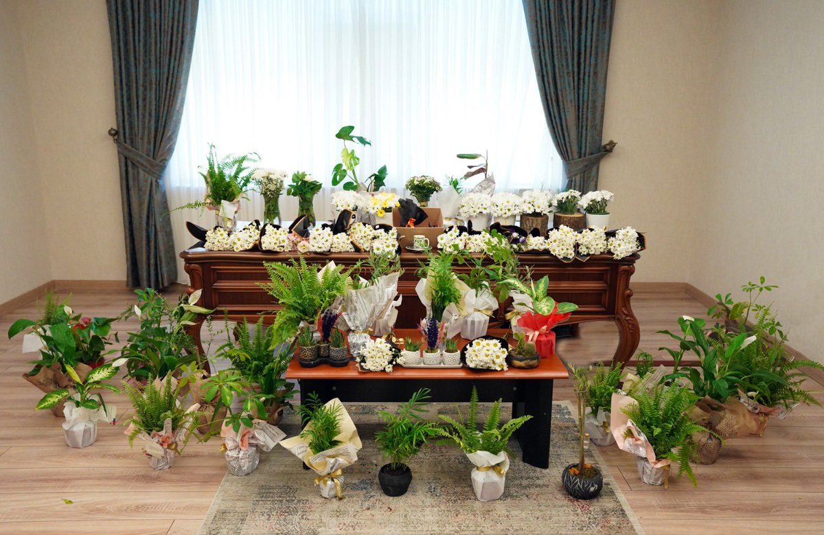 İkinci il dışı isteyen arkadaşlara çiçekler için teşekkür ediyorum. Talep bu kadar güzel bir biçimde dile getirilince cevap vermemek olmaz: inşallah