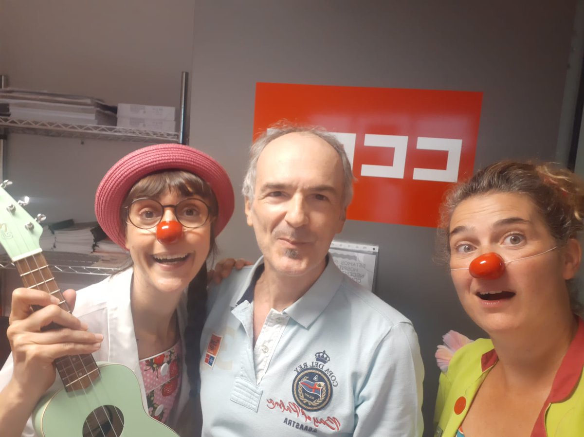 FSSCCOOIBALEARS's tweet photo. ➡️Hoy queremos resaltar la gran labor realizada por @sonrisamedica,
demostrándonos que una sonrisa nos ayuda en los momentos más difíciles.
🤡La sección sindical de HUSE ha recibido hoy la visita de Valentina Ventolina y Toribia Molécula junto a su guitarra.
Gracias infinitas! https://t.co/Puw20KUnK9