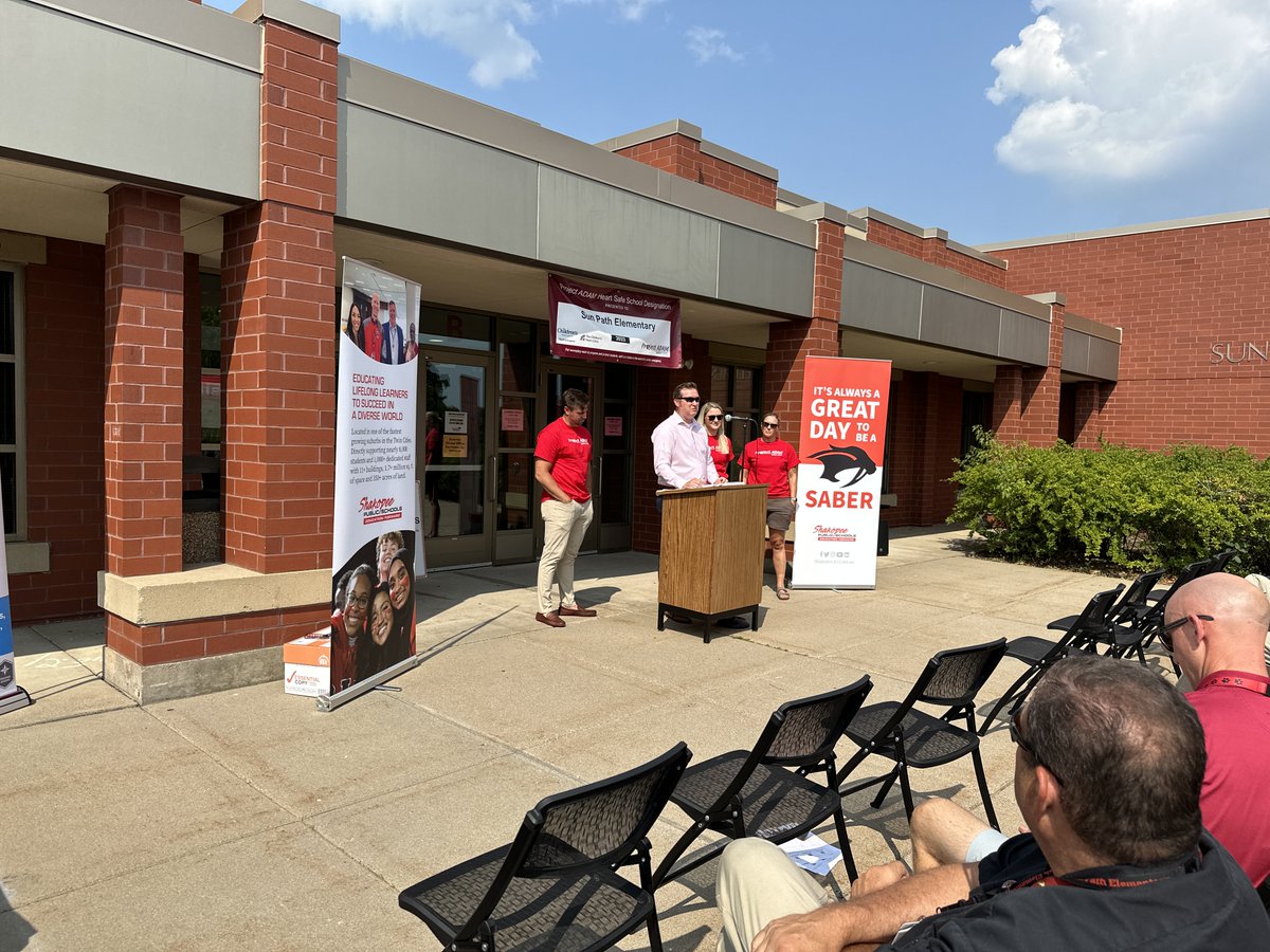 ❤️It's official...#shakopeeschools is the first public school district in MN to be certified as a Heart Safe School by Project ADAM. The official Heart Safe banners that will hang outside all 10 schools were unveiled during yesterday's event  bit.ly/SPSHeartSafeSc… #bethebeat