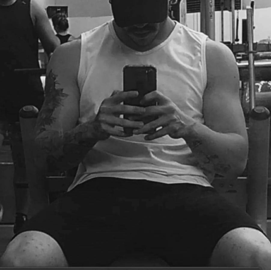PrincersLocutor's tweet photo. No Habblet/Pessoalmente 💙

Desafio a @rosinhasss15 e a @f4nnyz1 , mas eu sei q elas são fakes e n irão fazer. https://t.co/wtEbWHz5Ns