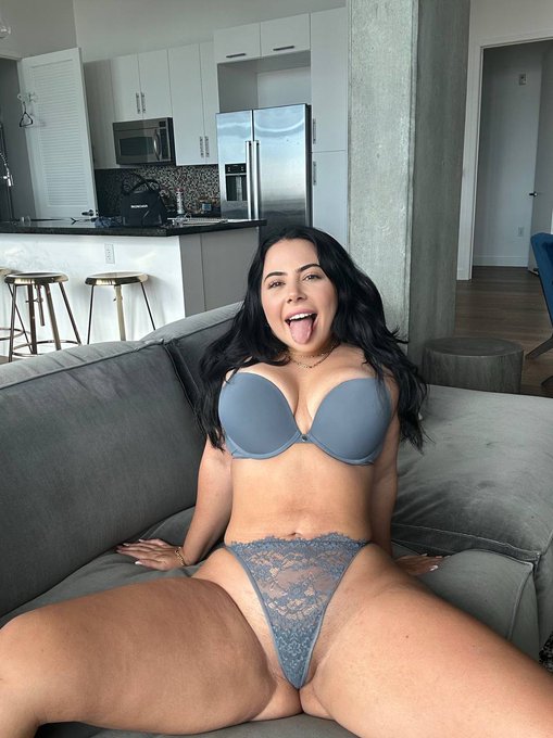 1 pic. Your fav user 🍑 https://t.co/z4SRAC6UJK